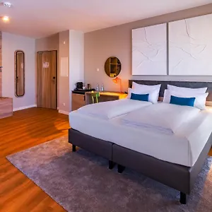 Ramada Encore By Wyndham Messe 3* מינכן